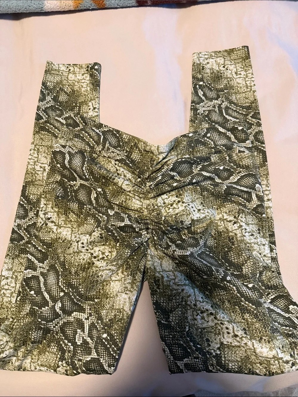 FOUR PAIRS OF LICI FIT MEDIUM SCRUNCH BUTT LEGGINGS LOT SNAKE GREEN PAISLEY DYE